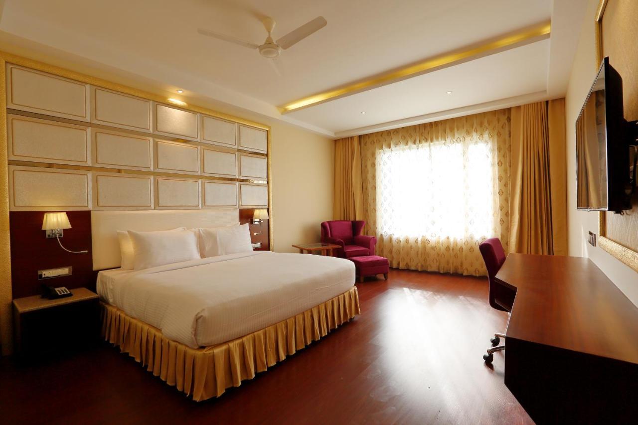 Hotel Kasturi Orchid Pāl Kültér fotó