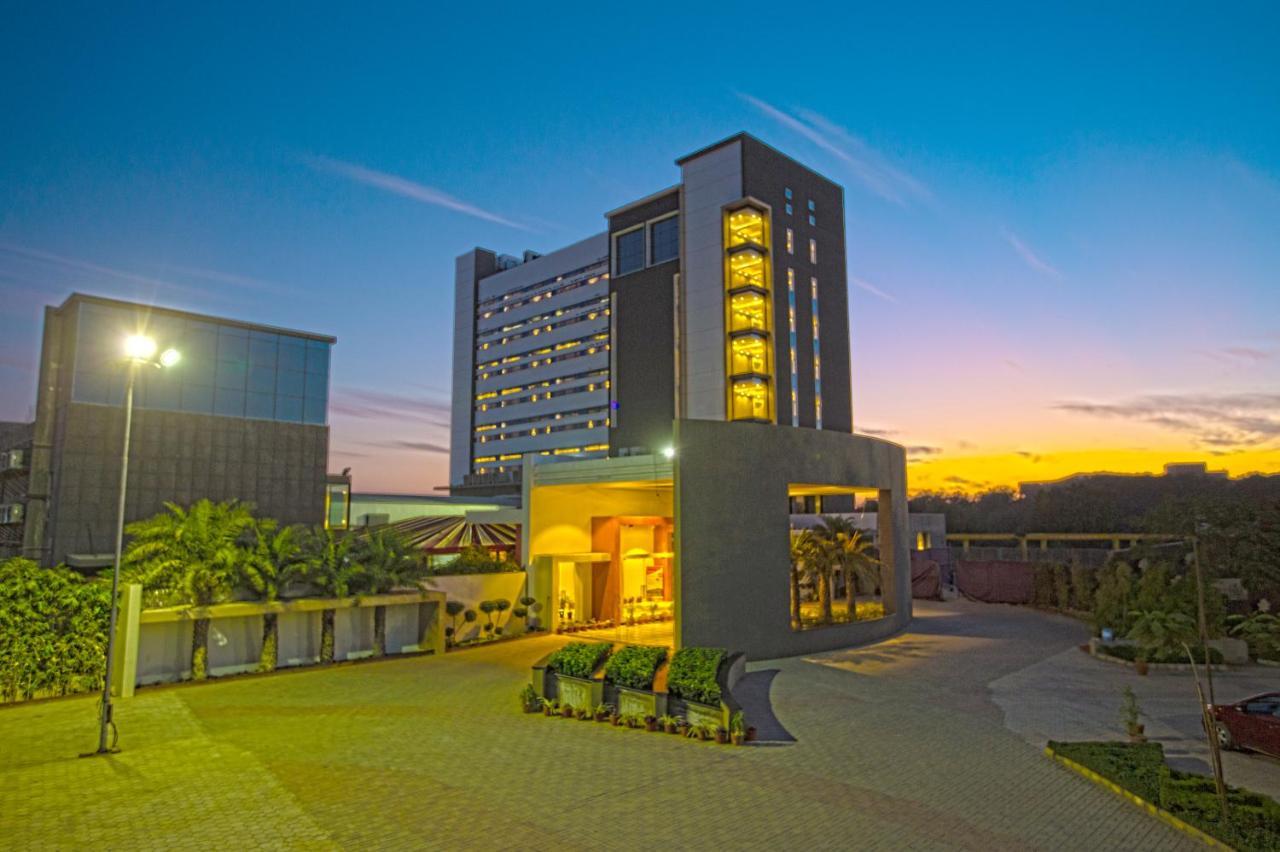 Hotel Kasturi Orchid Pāl Kültér fotó