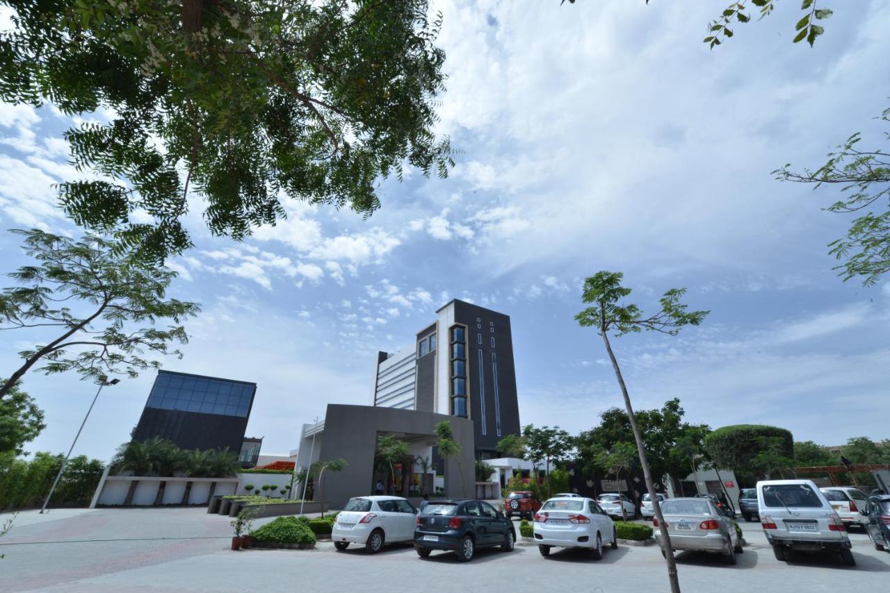 Hotel Kasturi Orchid Pāl Kültér fotó