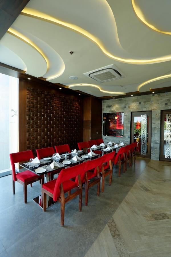 Hotel Kasturi Orchid Pāl Kültér fotó