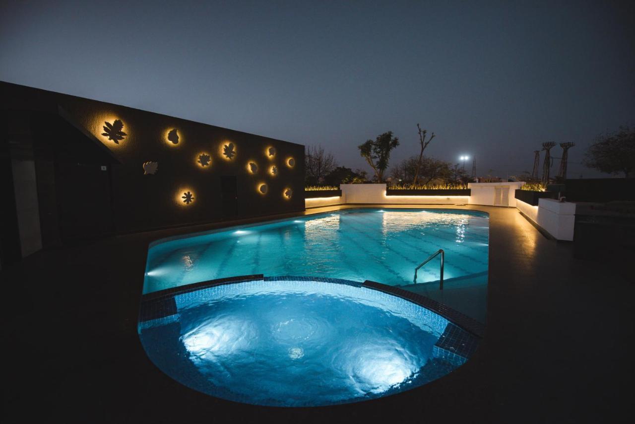 Hotel Kasturi Orchid Pāl Kültér fotó