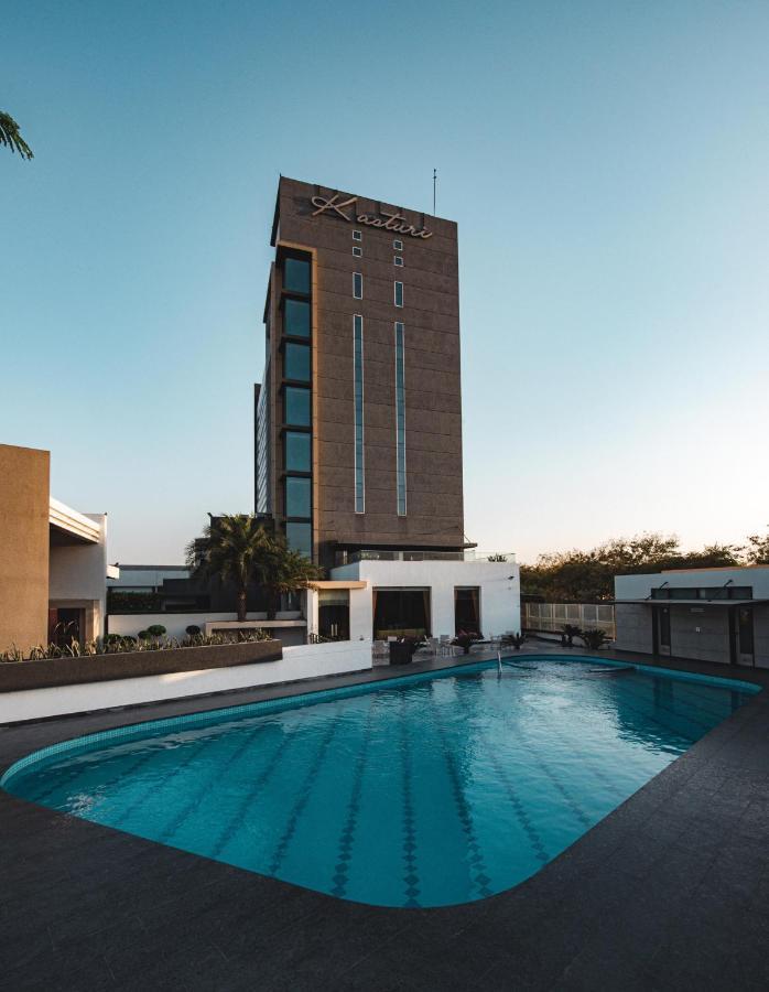 Hotel Kasturi Orchid Pāl Kültér fotó