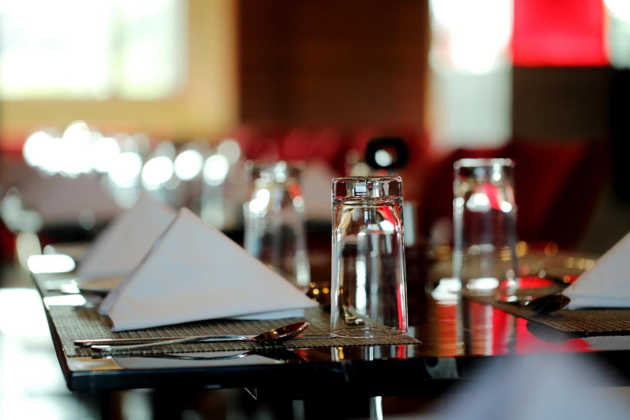 Hotel Kasturi Orchid Pāl Kültér fotó