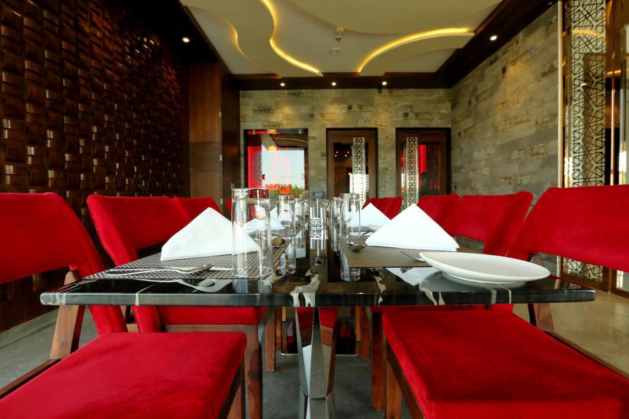 Hotel Kasturi Orchid Pāl Kültér fotó