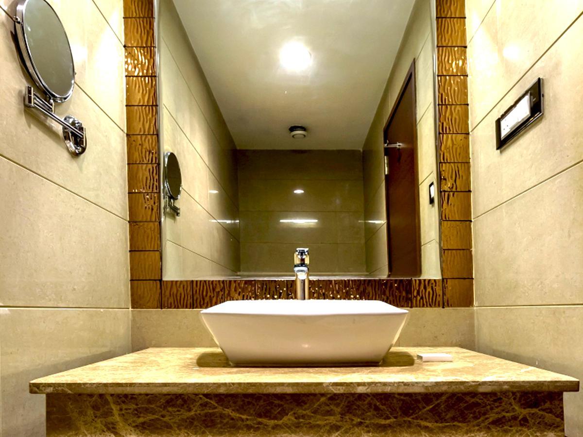 Hotel Kasturi Orchid Pāl Kültér fotó