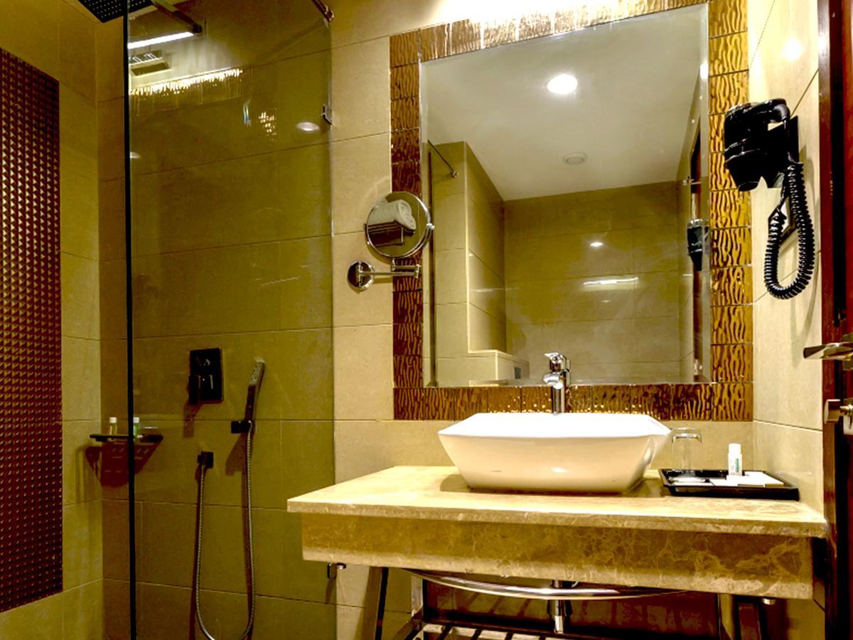 Hotel Kasturi Orchid Pāl Kültér fotó