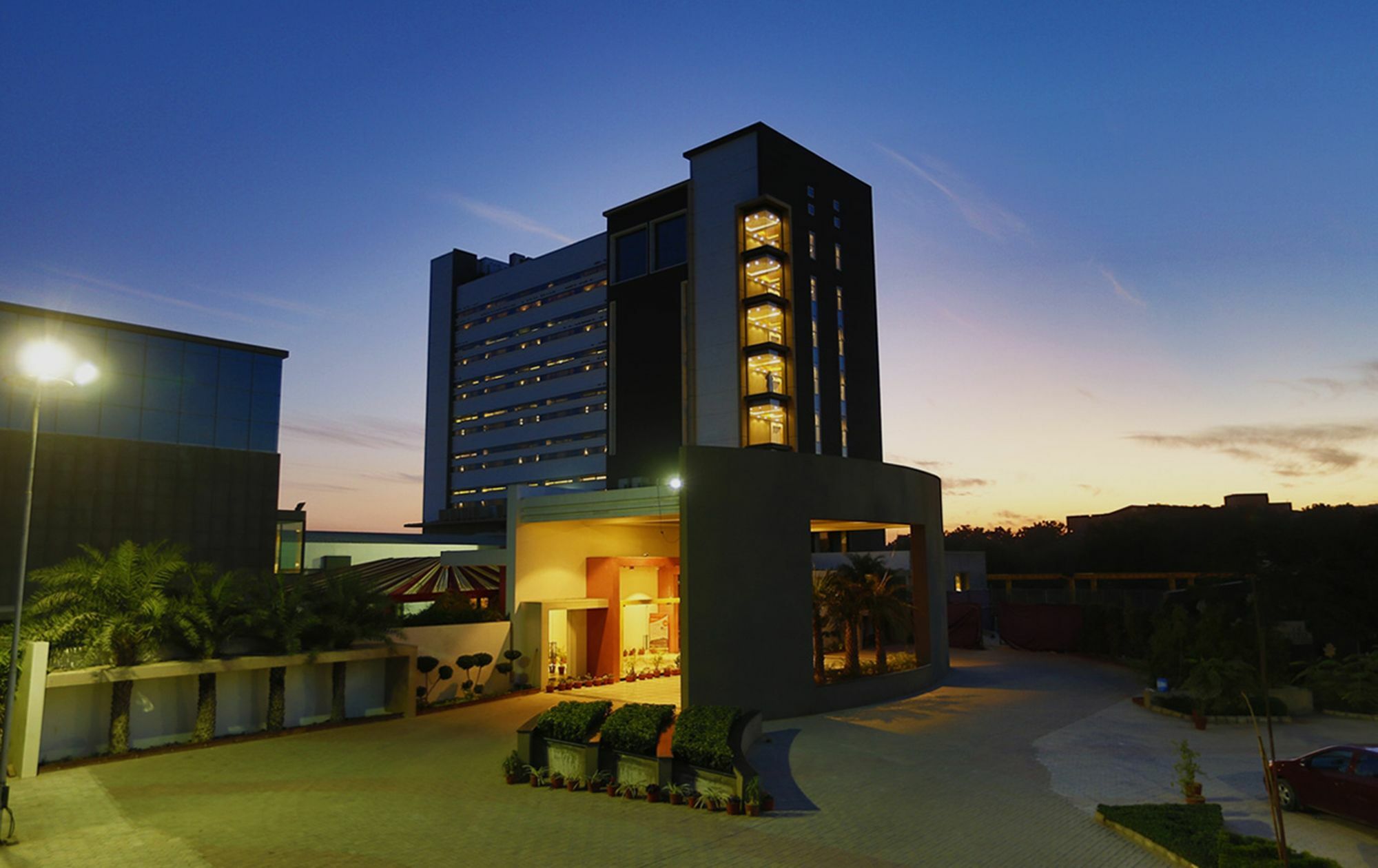 Hotel Kasturi Orchid Pāl Kültér fotó