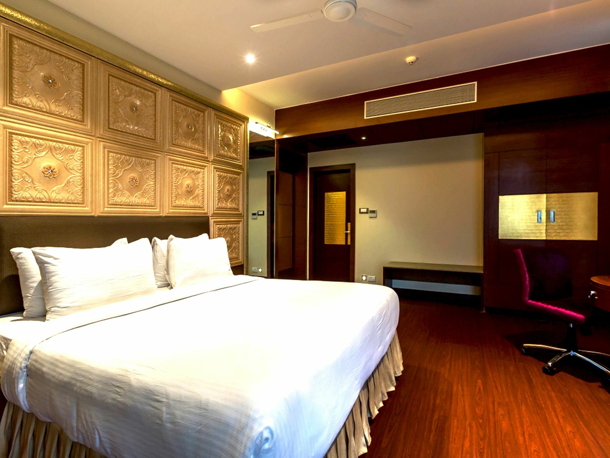 Hotel Kasturi Orchid Pāl Kültér fotó
