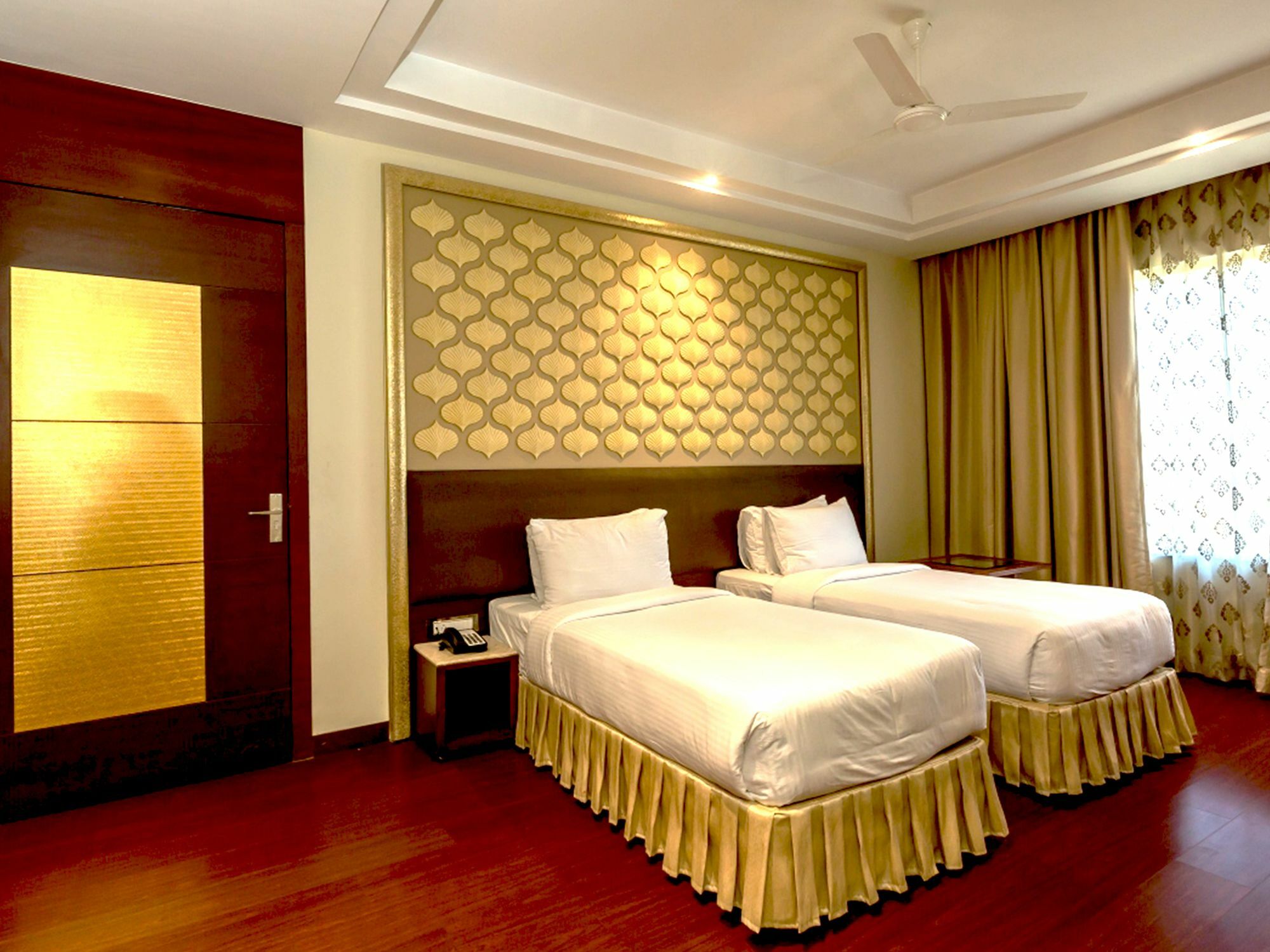 Hotel Kasturi Orchid Pāl Kültér fotó