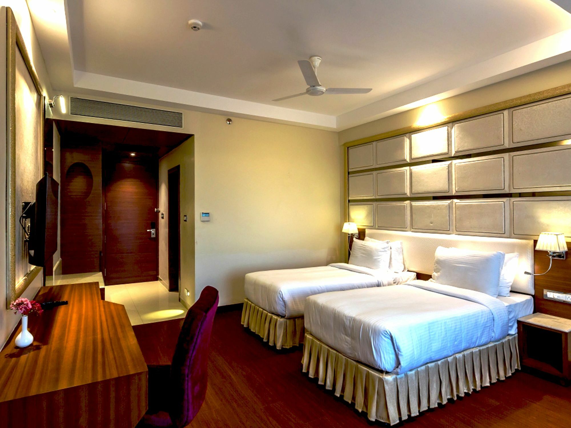 Hotel Kasturi Orchid Pāl Kültér fotó