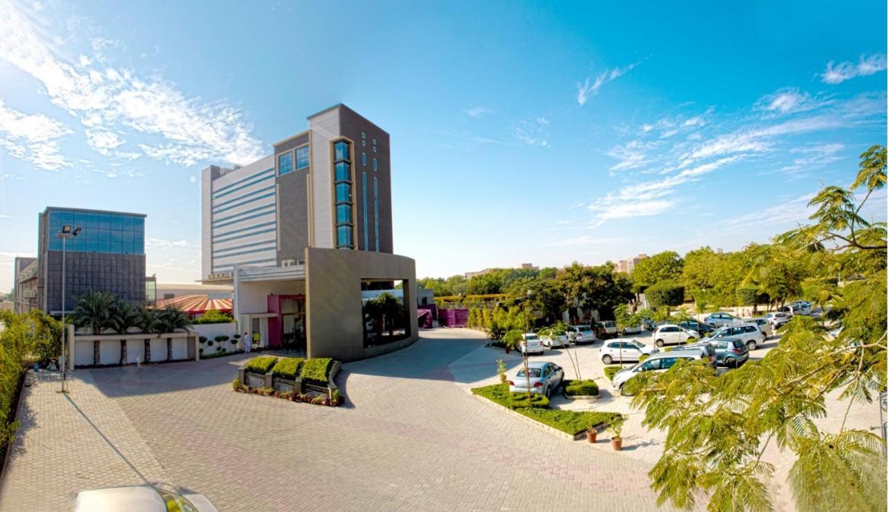 Hotel Kasturi Orchid Pāl Kültér fotó